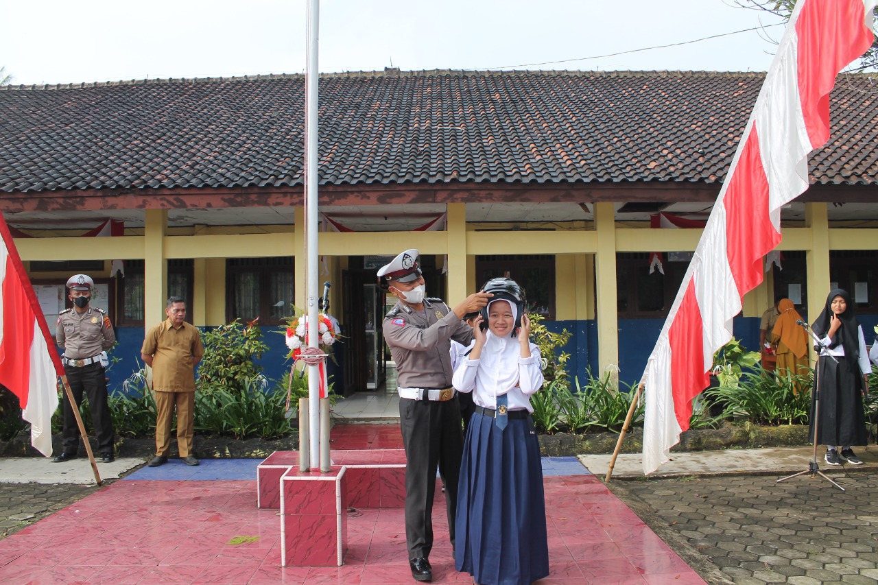 Polres Pesawaran berikan Himbauan Keselamatan Berlalu Lintas di sekolah
