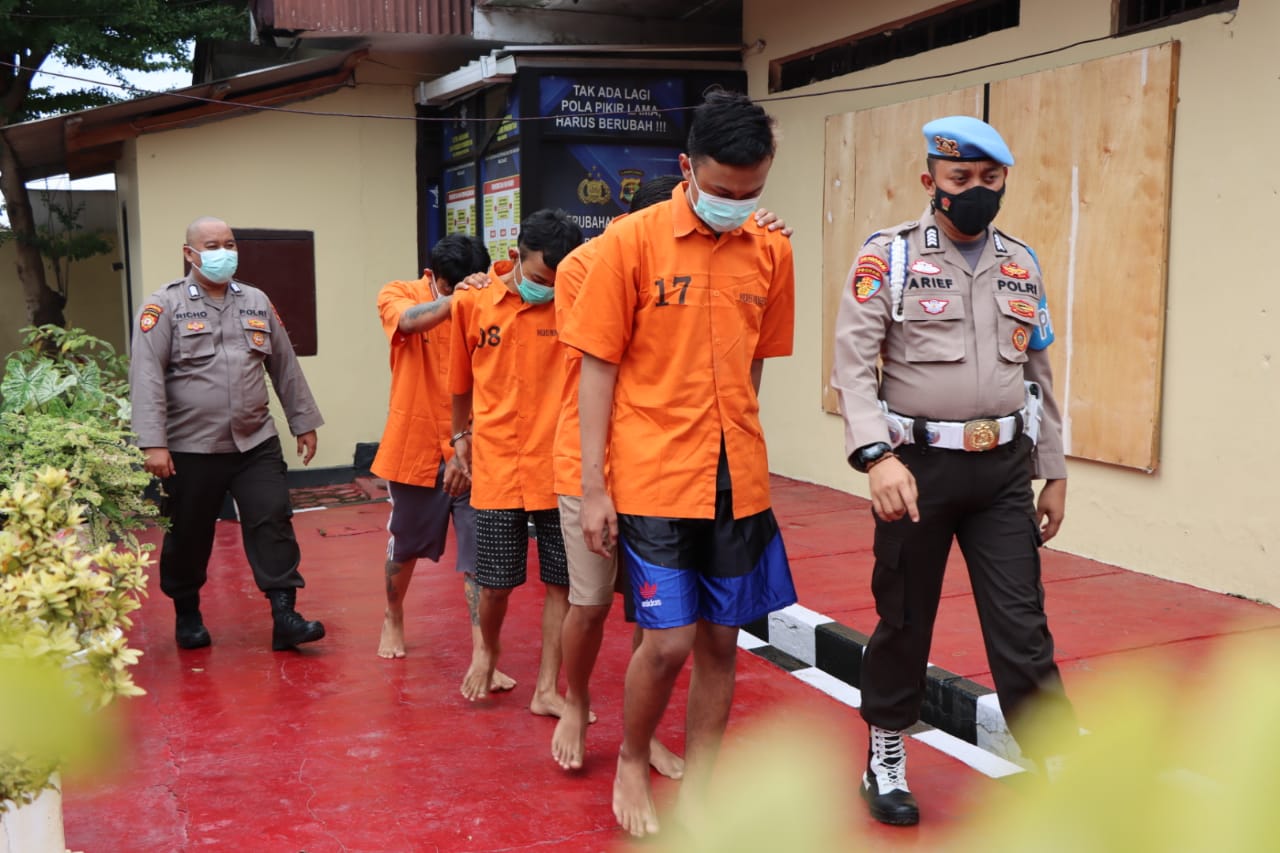 Polres Pringsewu tangkap sindikat Pengedar Narkotika, Barang Bukti 1,2 Kg Ganja Diamankan