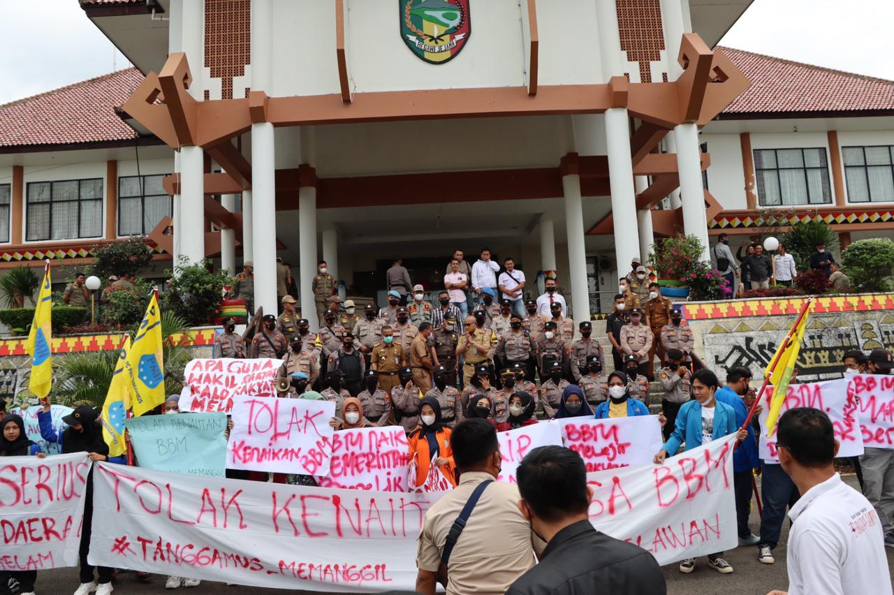 Polres Tanggamus amankan Aksi Damai Tolak Kenaikan BBM