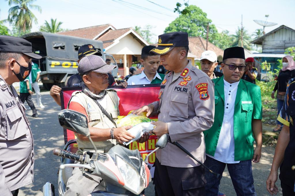 Bansos Kapolres Lampung Utara Sasar Warga Kelurahan Cempedak dan Kotabumi Udik
