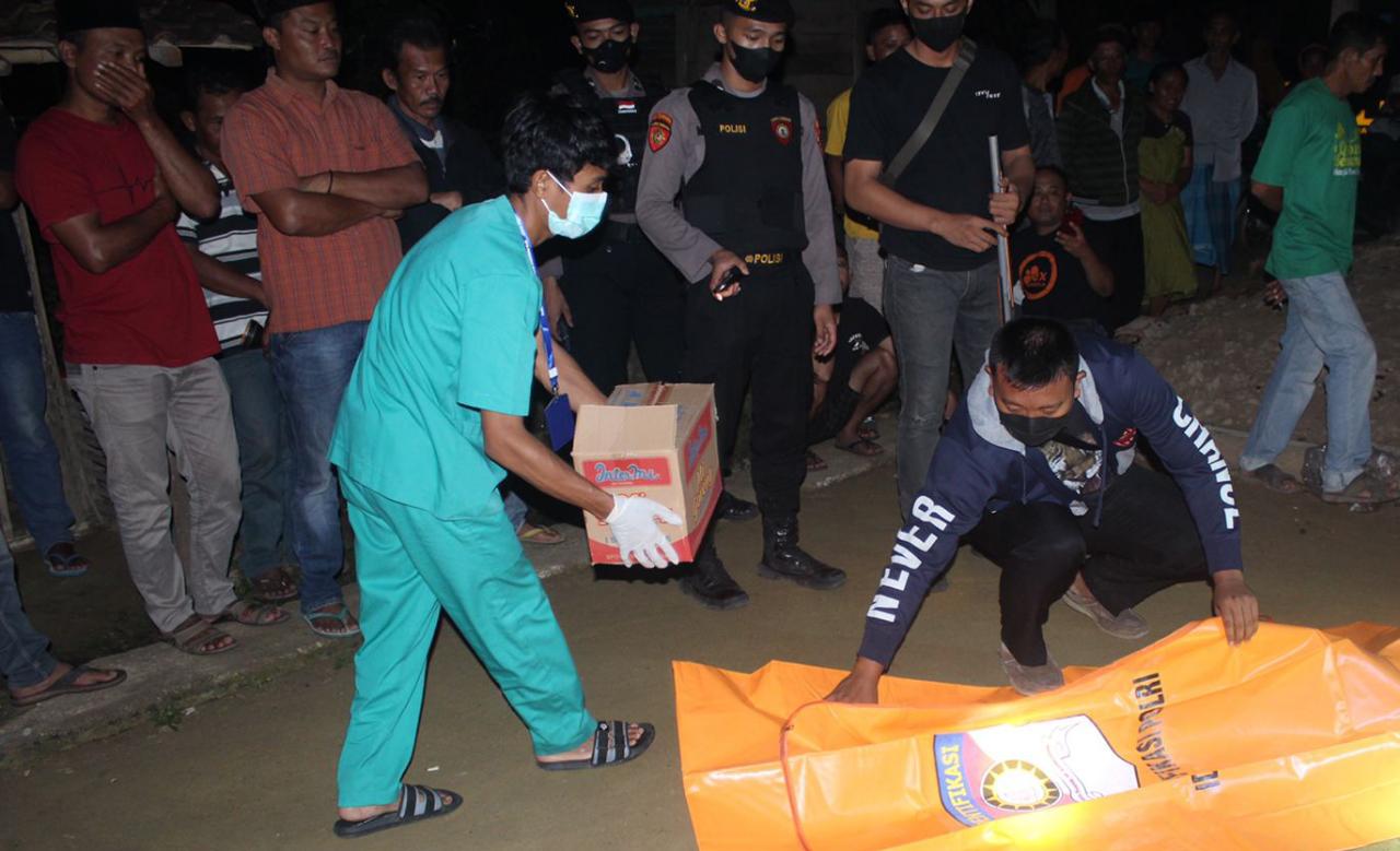 Polsek Gadingrejo Selidiki Penemuan Jasad Bayi Di Area Kolam Bekas Pembuangan Sampah