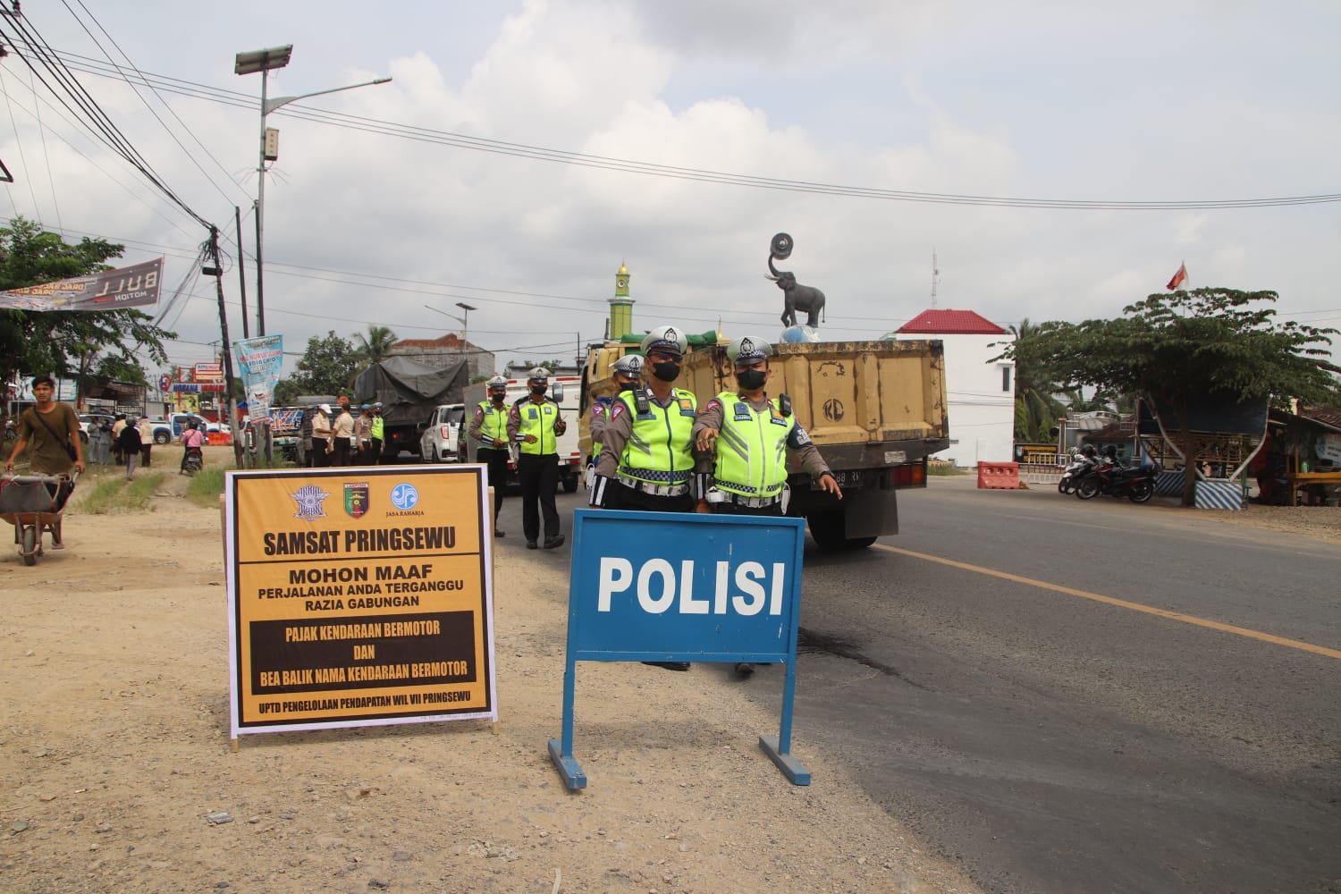 Sosialisasi Taat Pajak, 104 Pengendara Terjaring Razia di Tugu Gajah Pringsewu