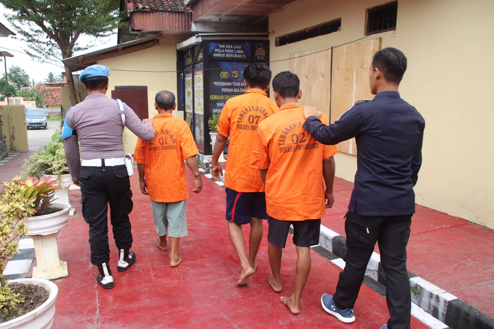 Tekab 308 Presisi Polres Pringsewu amankan 3 Pelaku Judi Togel Di Pekon Mataram