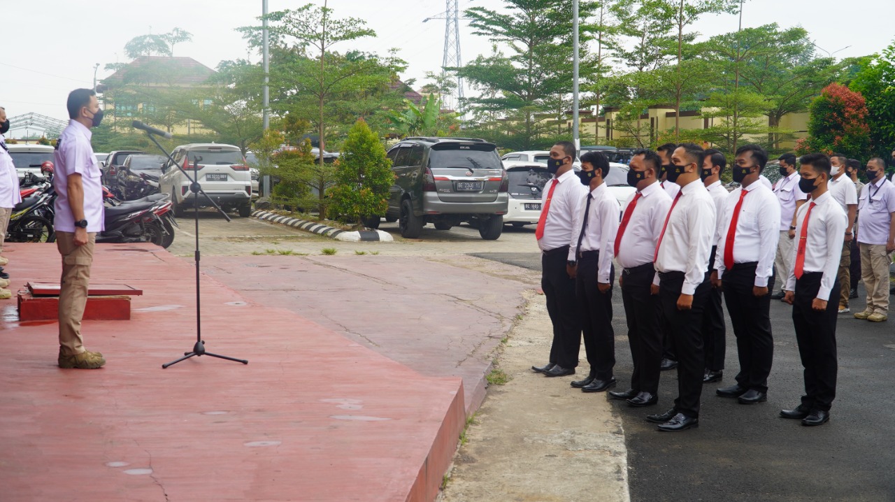 Ditreskrimum Polda Lampung memberikan penghargaan kepada 8 Anggota Polsek Padang Cermin