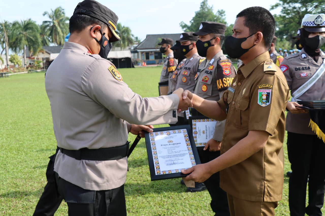 Kapolres Lamtim Pimpin Upacara Pemberian Penghargaan Dan PTDH
