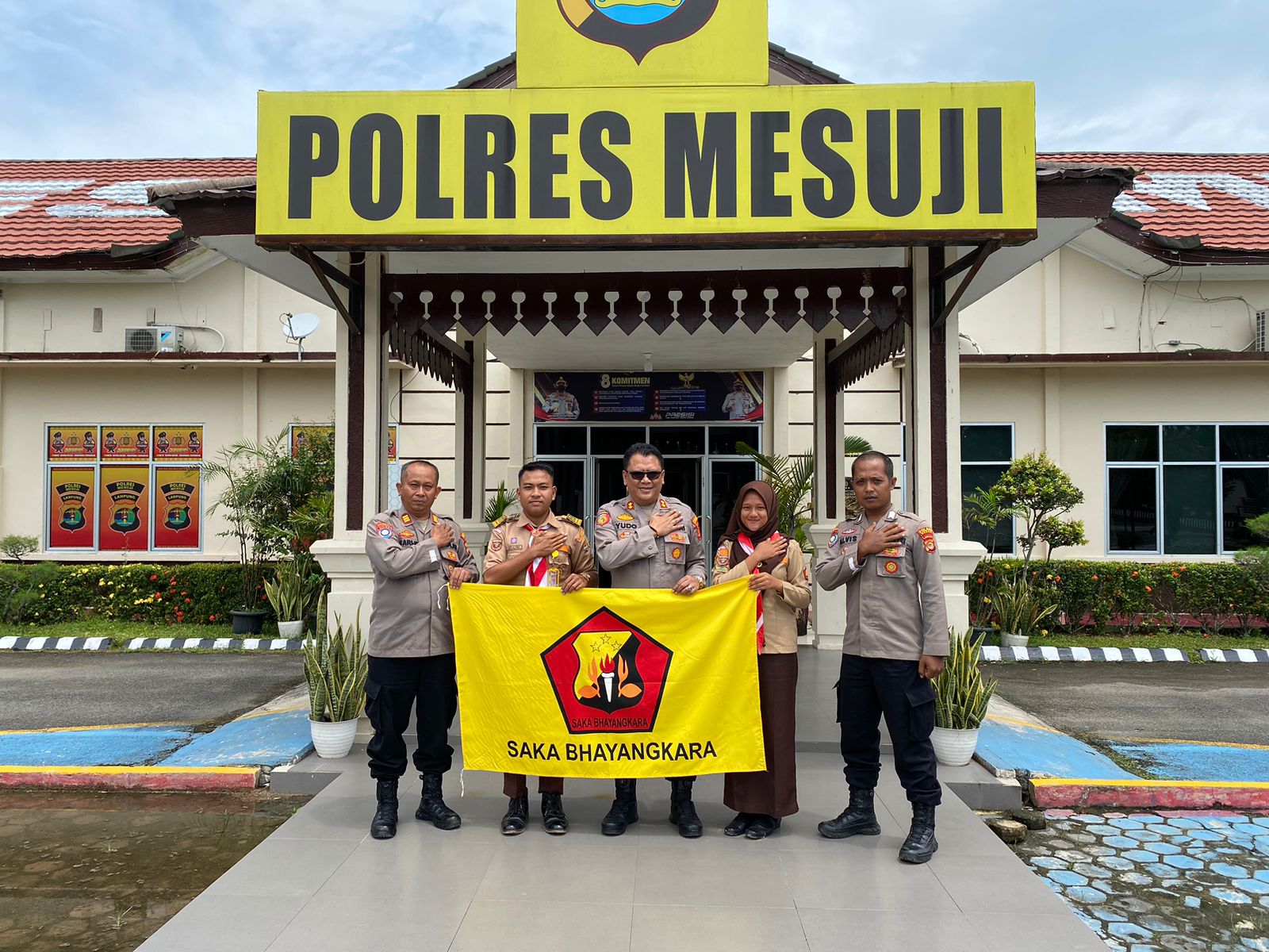 Kapolres Mesuji Lepas Siswa SMAN 2 Way Serdang ikuti Perkemahan Bhakti Satuan Karya Bhayangkara (PERTIKARA)