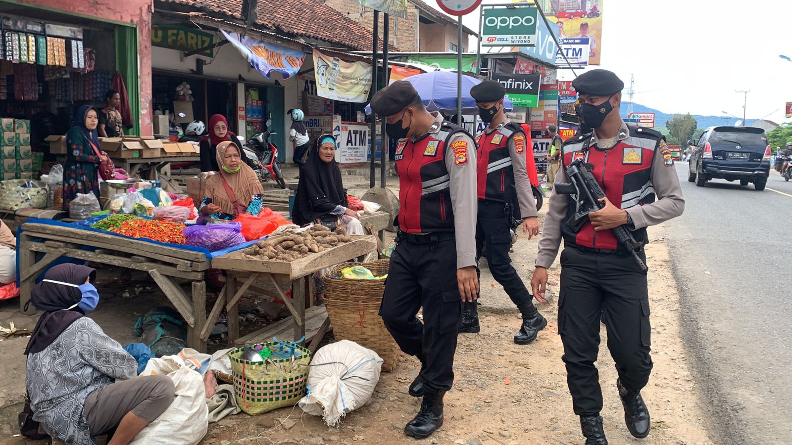 Ciptakan Situasi Aman, Satsamapta Polres Pesawaran, Patroli di Pasar Tradisional