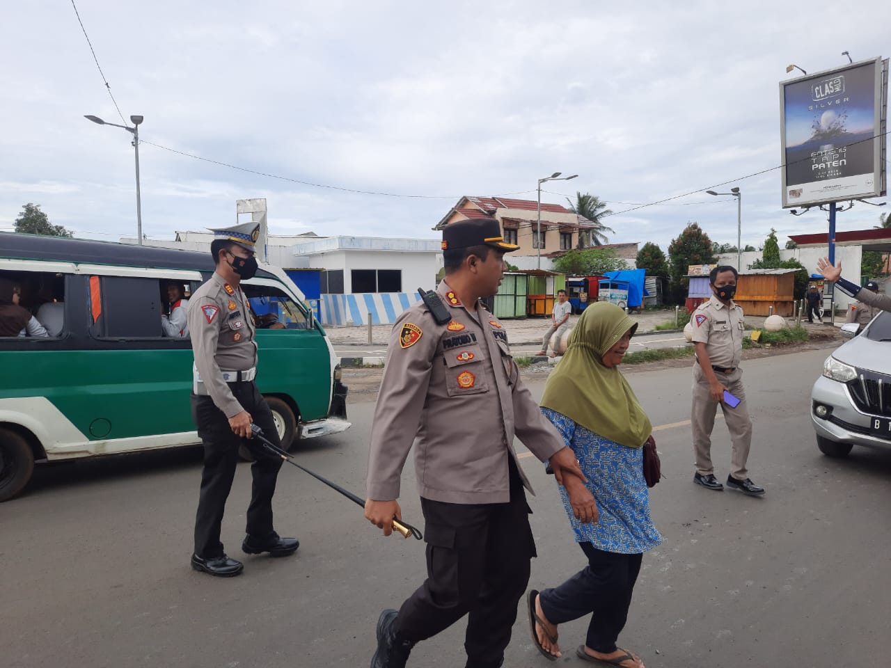 Viral Kapolres Pesawaran Polda Lampung Ikut Mengatur Lalu Lintas