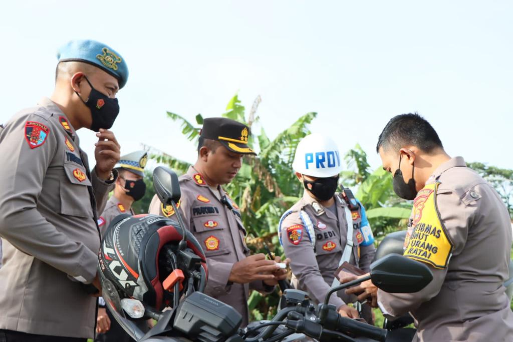 Heboh, Kapolres Pesawaran Polda Lampung Razia Kendaraan Personil
