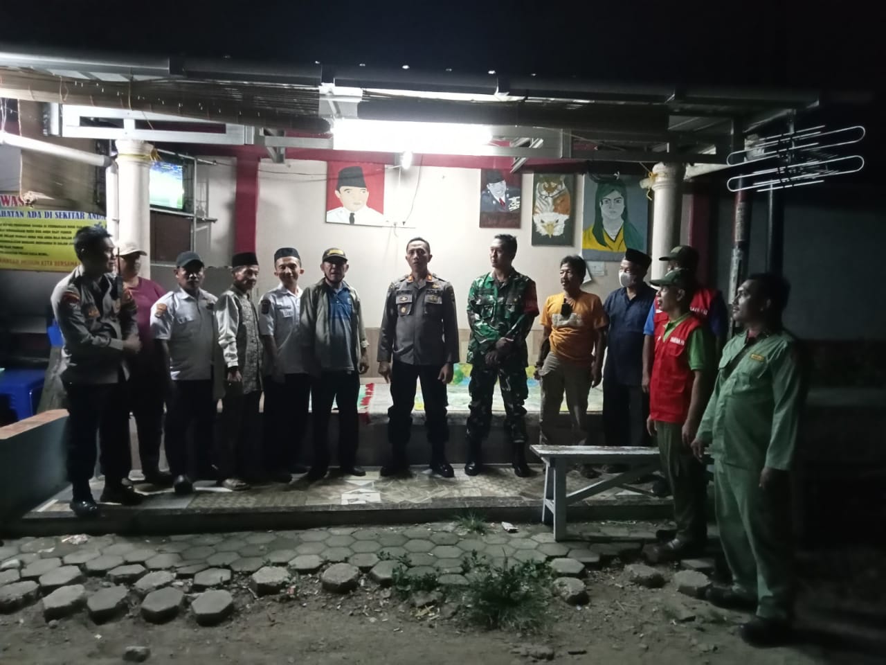 Tekan Kejahatan, Kasat Binmas Rutin Cek Pos Kamling