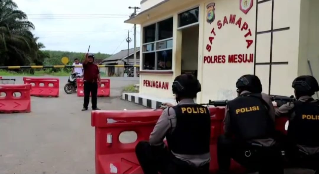 Polres Mesuji Melaksanakan Simulasi Penanganan Aksi Terorisme