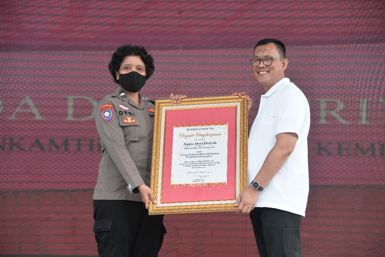 Peringatan Hari Ibu Tahun 2022, Radar Lampung Beri Penghargaan Polwan