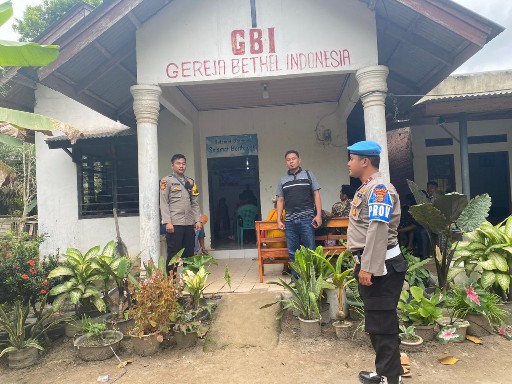 Polsek Mesuji Timur Berikan Rasa Aman Ibadah di Gereja