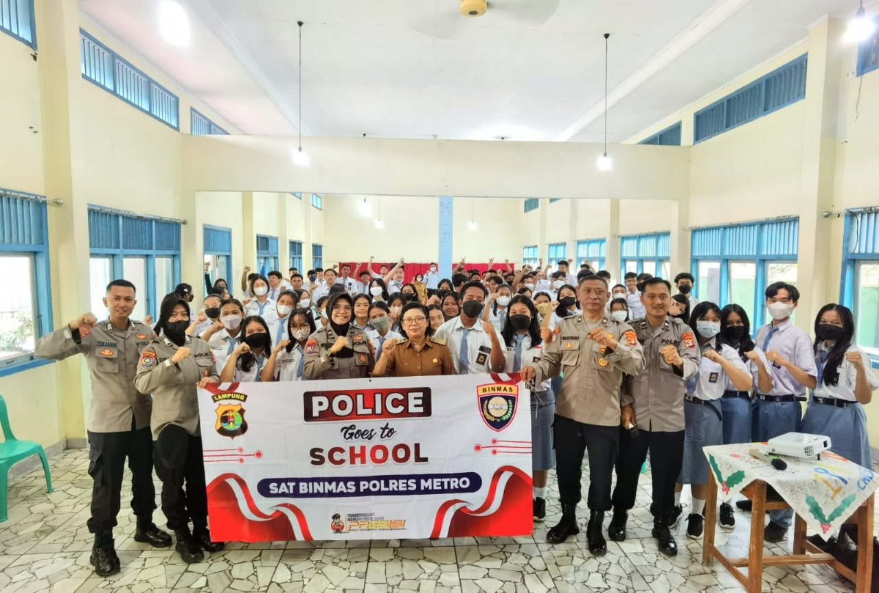Police goes To School : Sat Binmas Berikan Sosialisasi Ke Pelajar