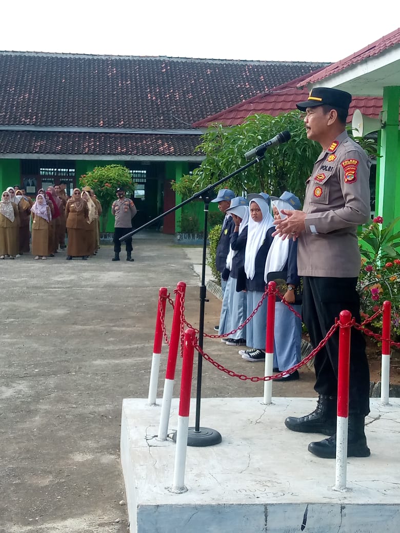 Cegah Kenakalan Remaja, Kasat Binmas Polres Pesawaran Berikan Himbauan Kamtibmas kepada Pelajar