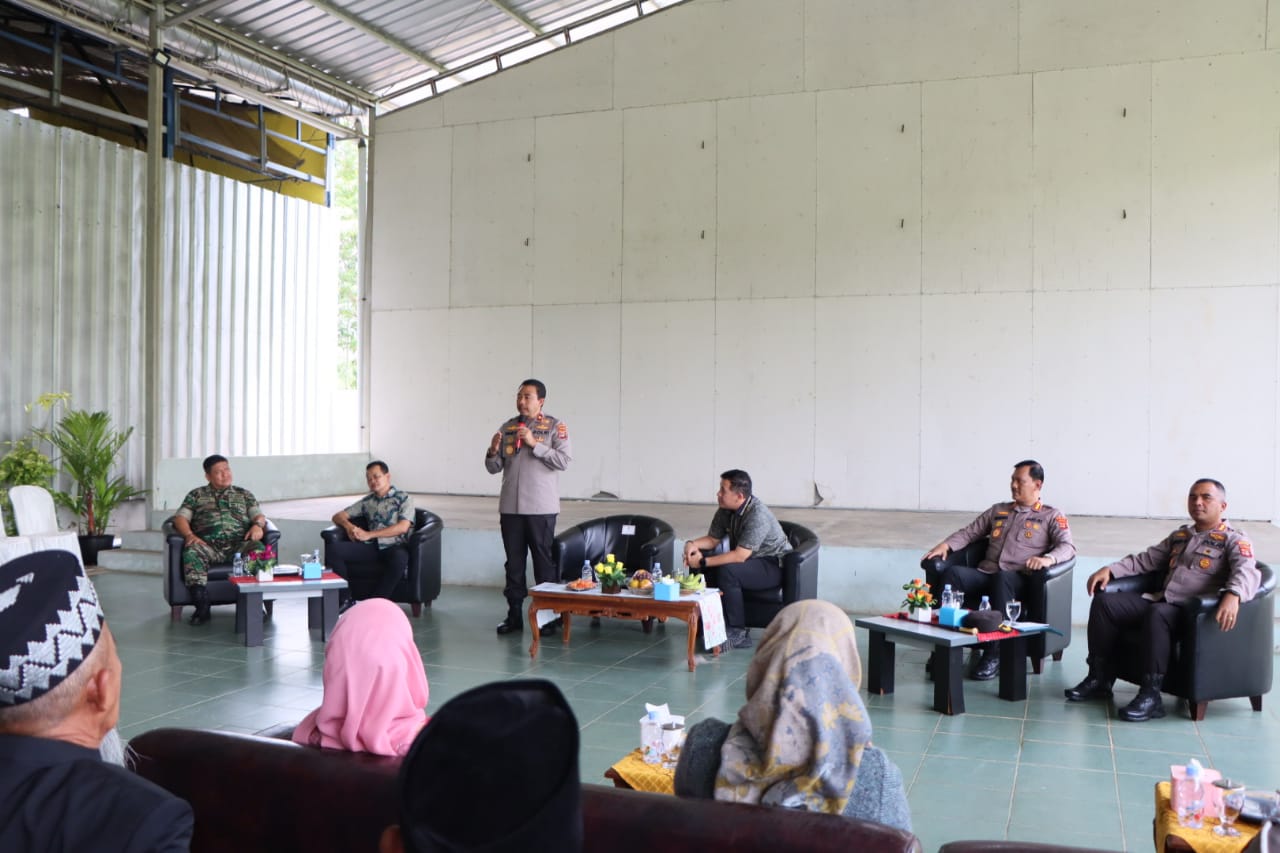 Terima Aspirasi Masyarakat Pesawaran, Wakapolda Lampung Gelar Jumat Curhat