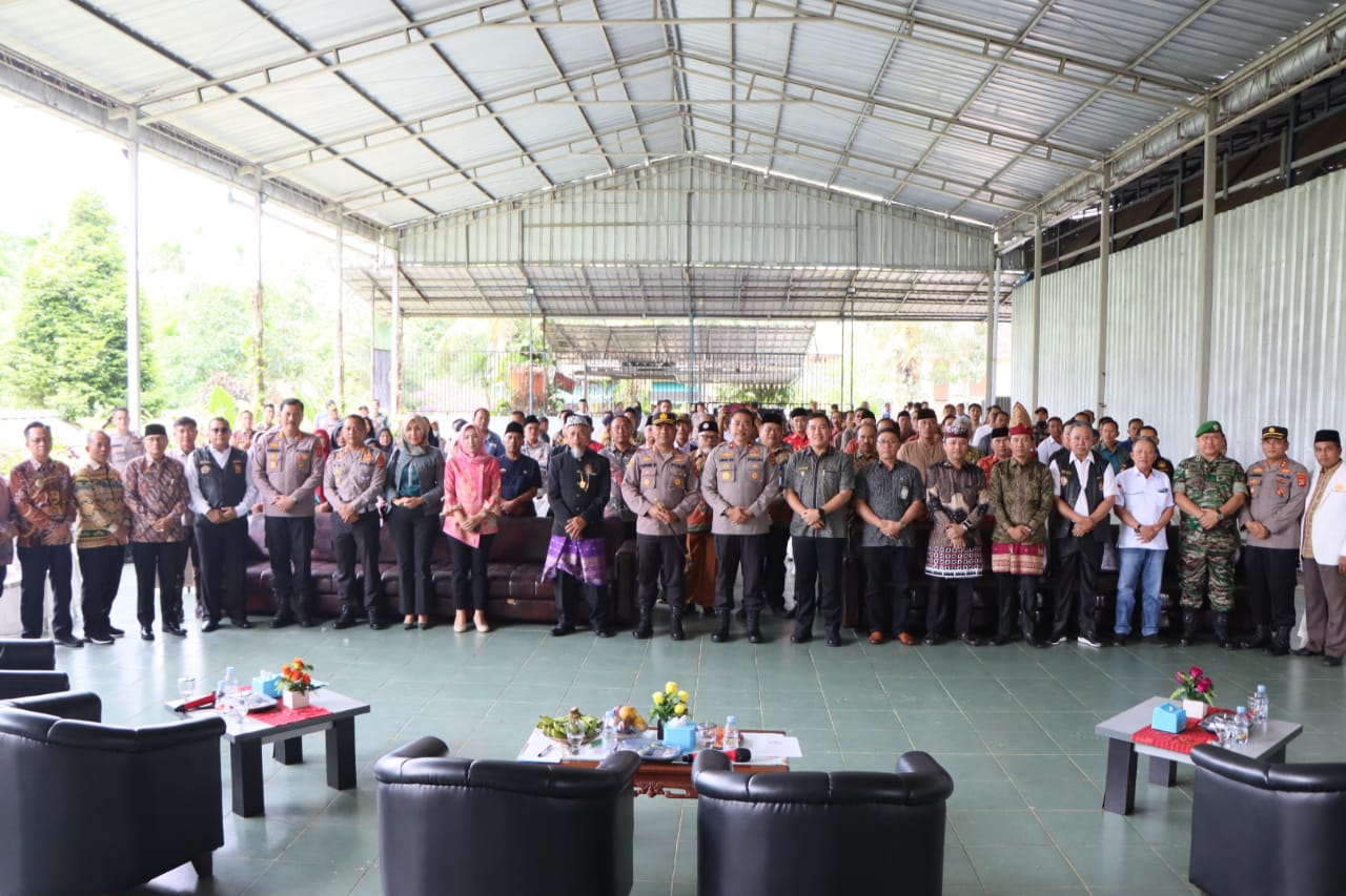 Kapolres Pesawaran Adakan Jumat Curhat, Dengar Keluhan Masyarakat