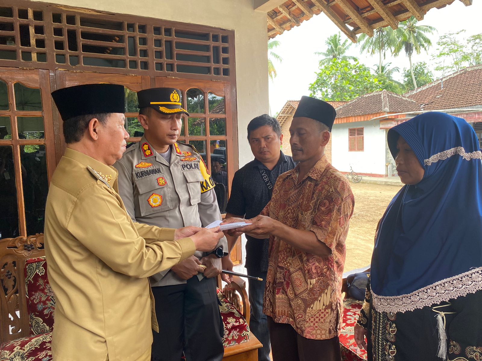 Bupati dan Kapolres Lampung Utara kunjungi keluarga almarhum korban Curas