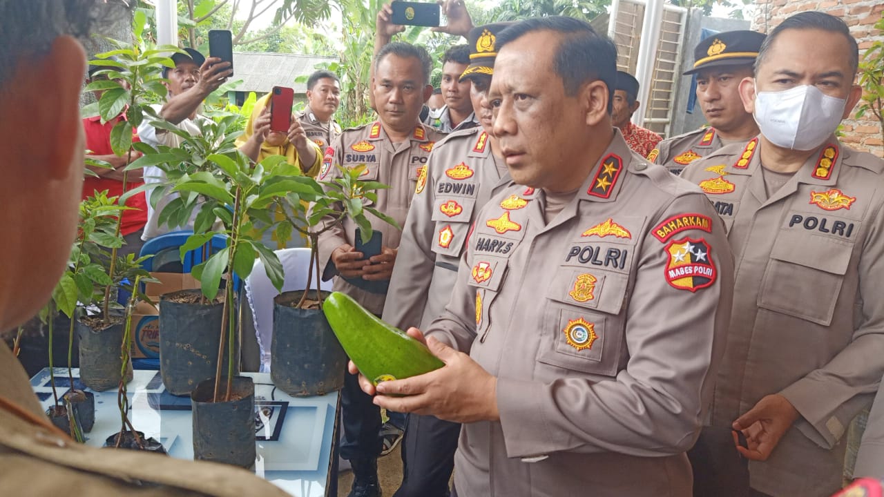 Kunjungan Kakorbimas Baharkam Polri Irjen Pol Hary Sudwijanto di Desa Karang Sari