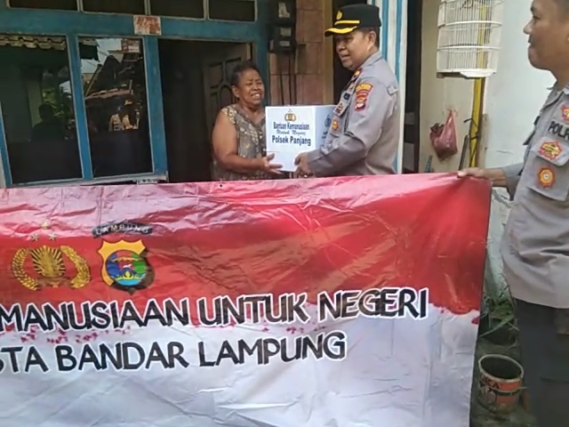 Berkah Ramadhan, Polsek Panjang Bagikan Paket Sembako di Dua Lokasi Berbeda
