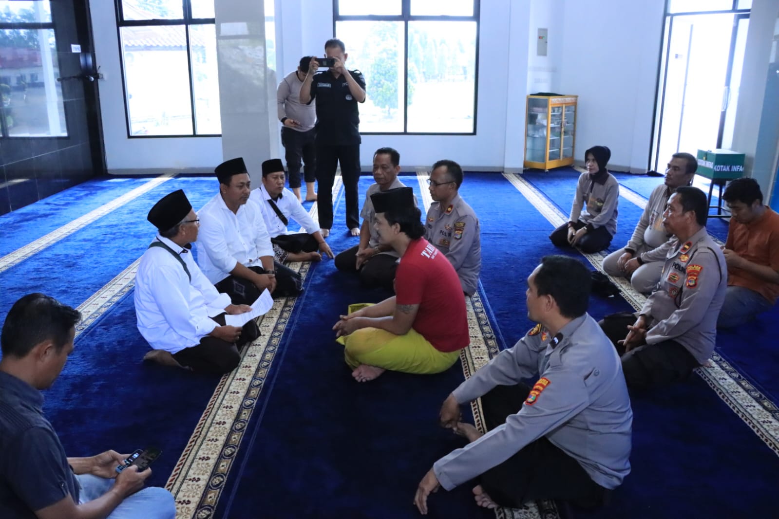 Mengharukan Kisah Seorang Pria berstatus Tahanan menjadi Mualaf