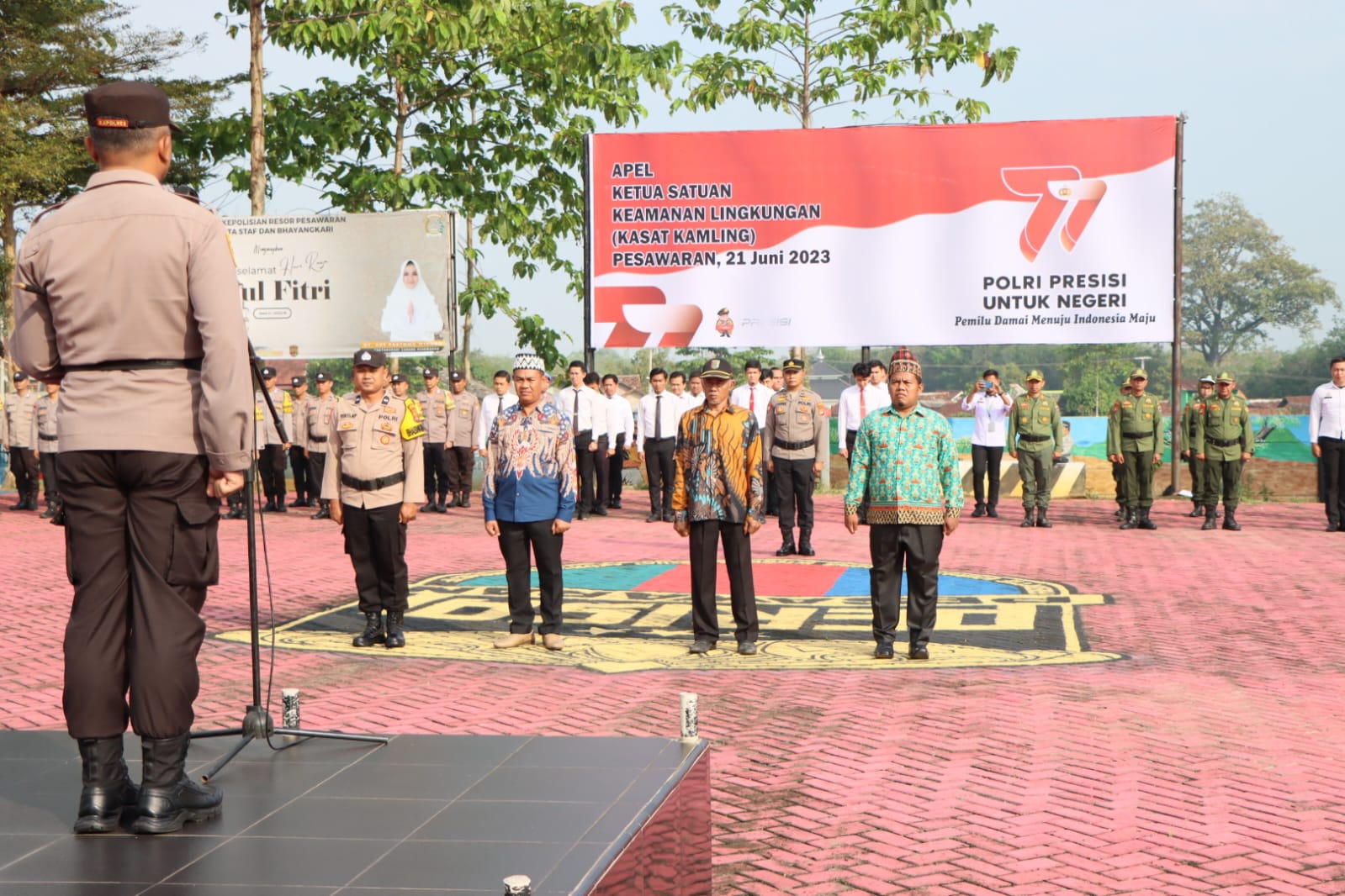 Tingkatkan Pengamanan Swakarsa, Kapolres Pesawaran Pimpin Apel Satkamling