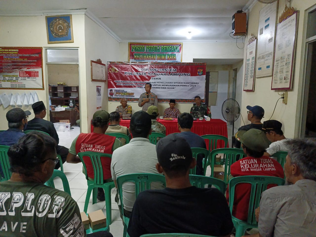 Ajak Jaga Kerukunan Jelang Pemilu 2024, Sat Binmas Polresta Bandar Lampung Sambangi Warga Kelurahan Bumi Raya