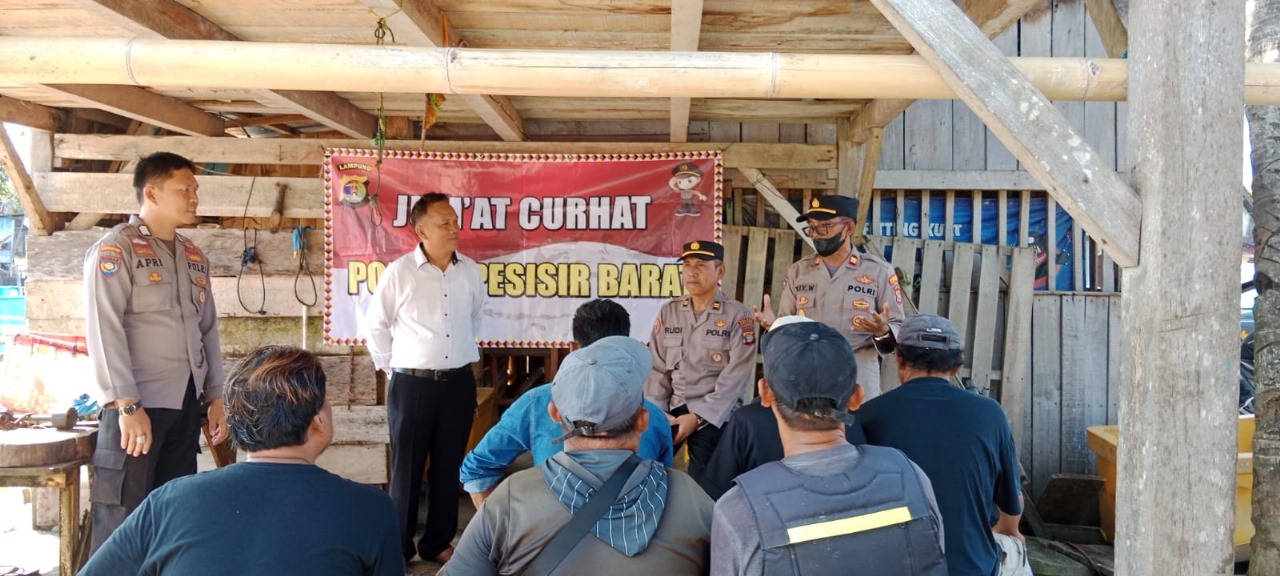 Jumat curhat Polres Pesisir Barat bersama Nelayan Kuala Stabas