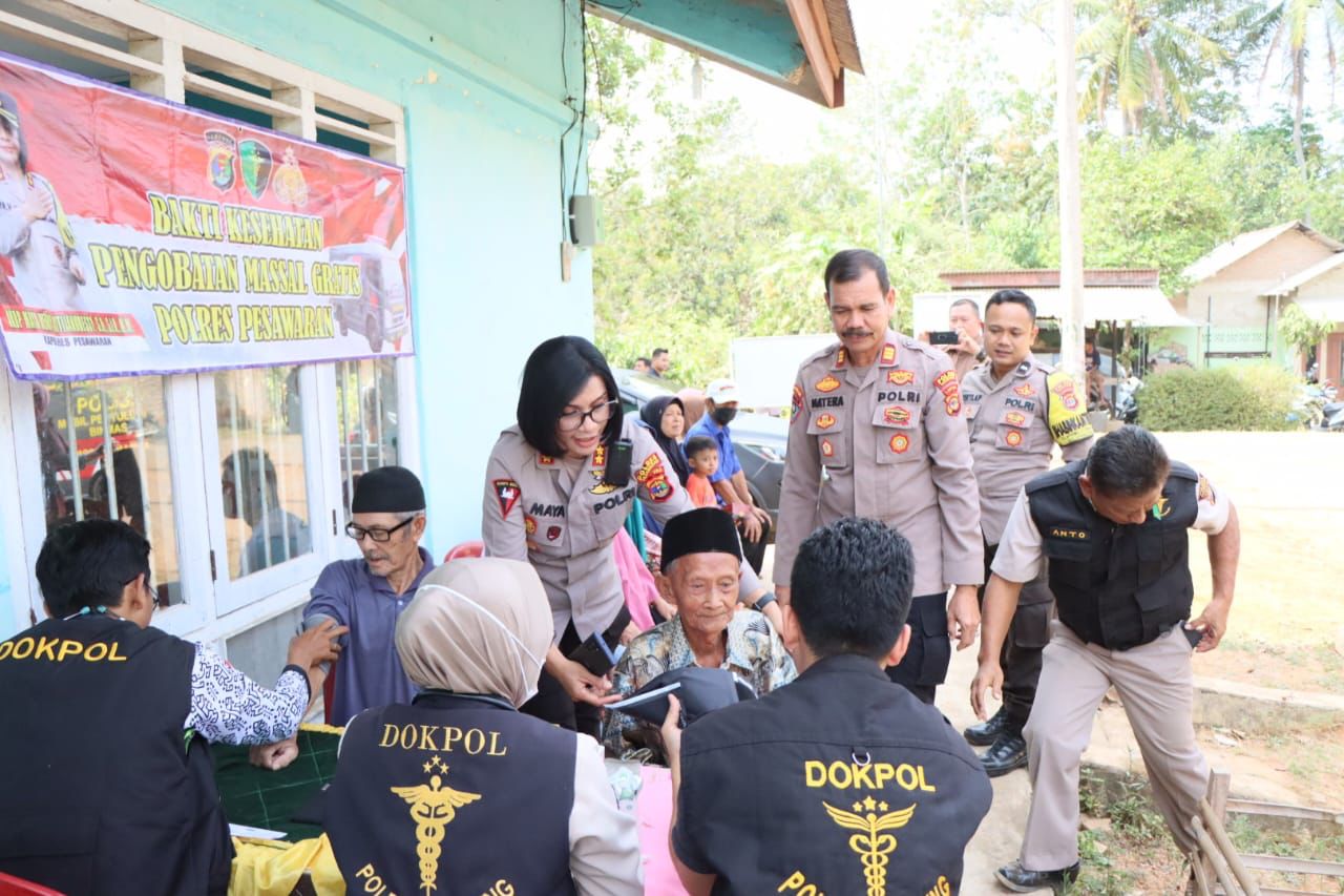 Kapolres Pesawaran Mempererat Hubungan dengan Masyarakat melalui 'Jum'at Curhat' dan Bhakti Kesehatan