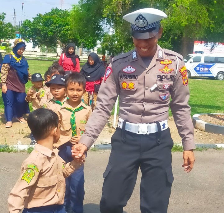 Polres Lampung Tengah Terima Kunjungan Para Murid Dari TK Aisyiyah Bustanul Athfal Bandar Jaya