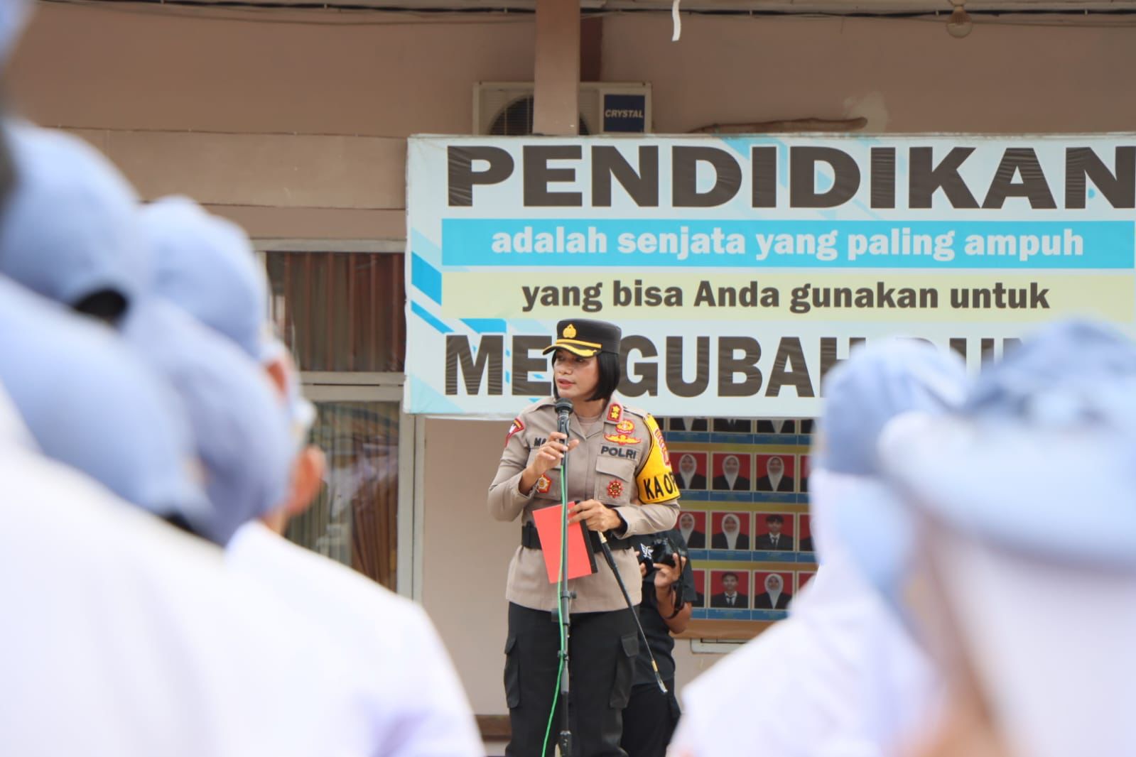 Police Goes To School: Berikan Edukasi Sejak Dini, Kapolres Pesawaran Jadi Irup di SMAN 1 Gedong Tataan