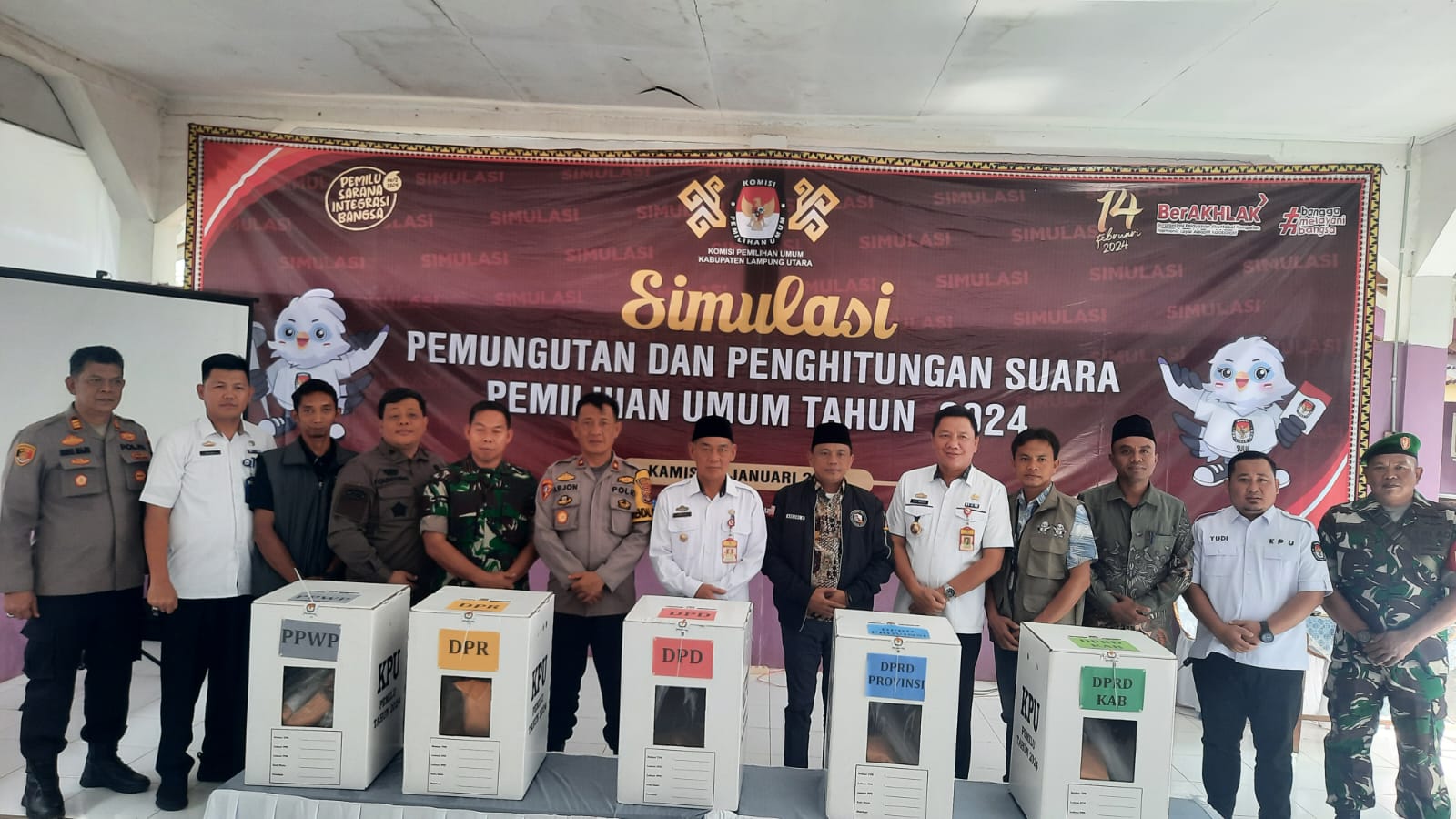 Polres Lampung Utara Hadiri Simulasi Pemungutan dan Penghitungan Suara Pemilu 2024 Oleh KPU