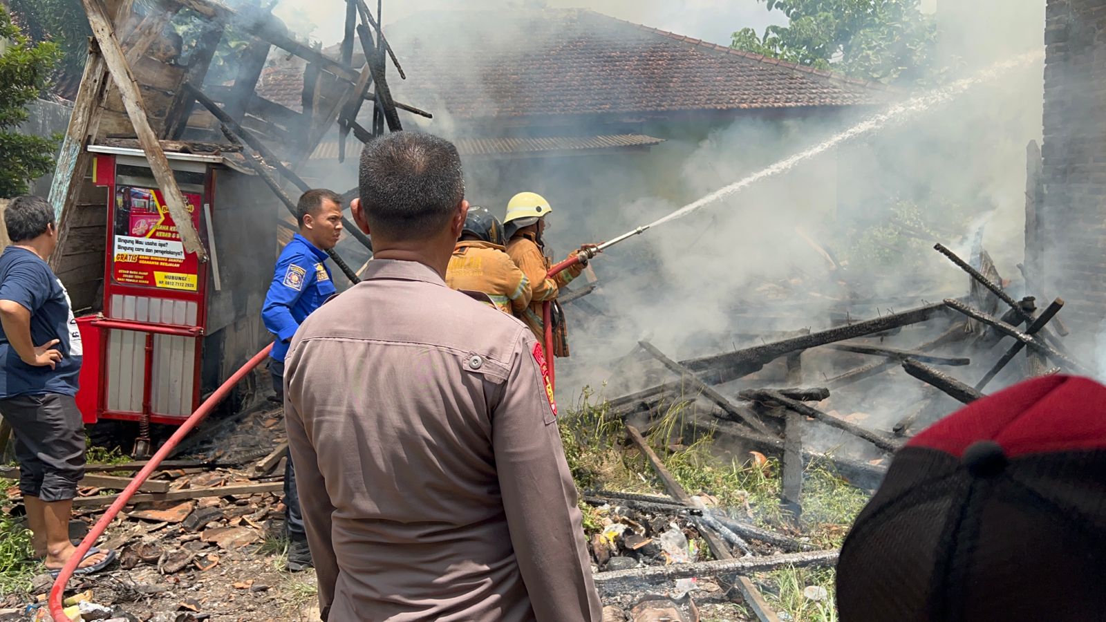 Rumah Semi Permanen Di Pegelaran Terbakar, Ini Di Duga Penyebabnya