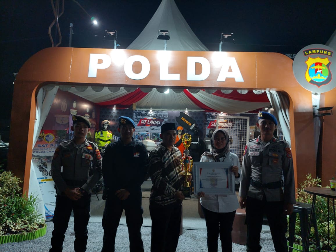 Polda Lampung Raih Penghargaan Stand Kreatif pada Pekan Raya Lampung