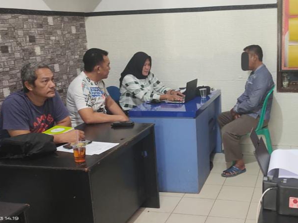 Oknum pengasuh ponpes terduga pelaku pencabulan anak dibawah umur diserahkan keluarga ke Polisi