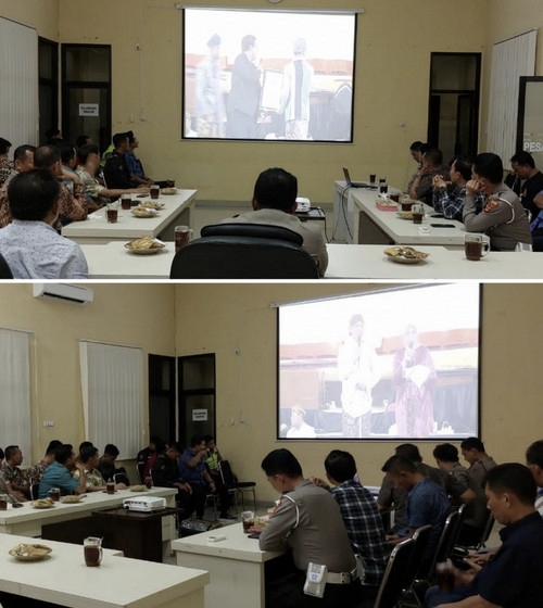 Kapolres Pesawaran Nobar bersama Forkopimda dan elemen masyarakat pertunjukan Wayang Kulit