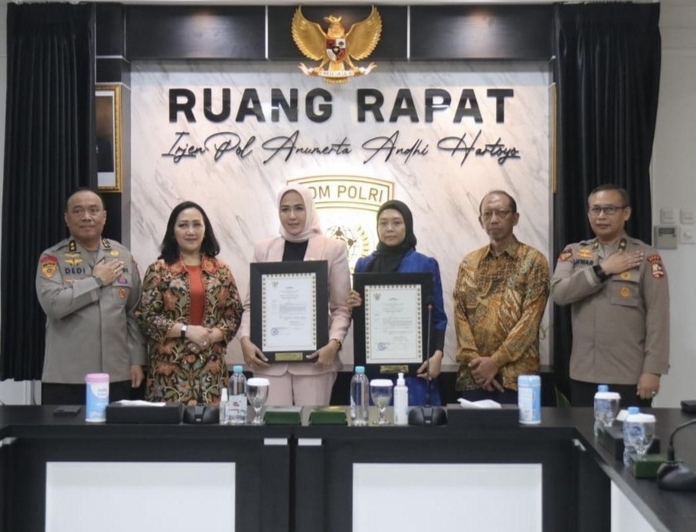 Irjen Pol. Andhi Hartoyo dan Irjen Pol. Asep Adi Saputra Terima Penghargaan KPLB dari Kapolri