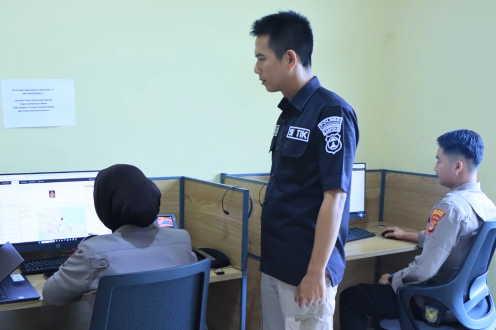 Layanan Kepolisian 110 Polres Tulang Bawang Barat Siap Fungsional Untuk Melayani Pengaduan Masyarakat.