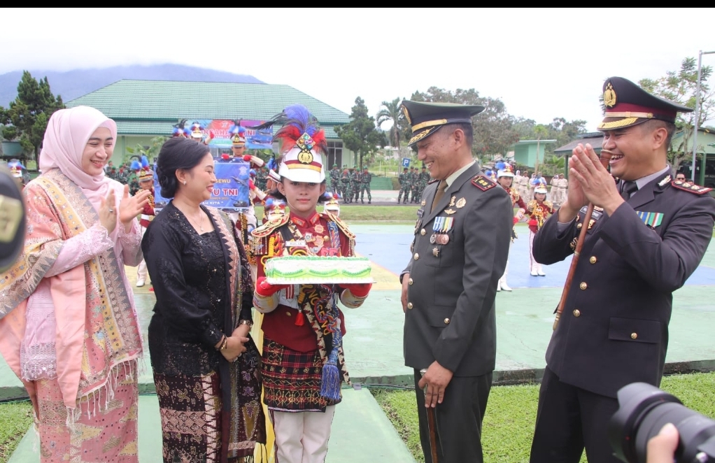 Ini Kado Spesial Kapolres Pringsewu Di HUT TNI ke-77 Di Kodim 0424 Tanggamus