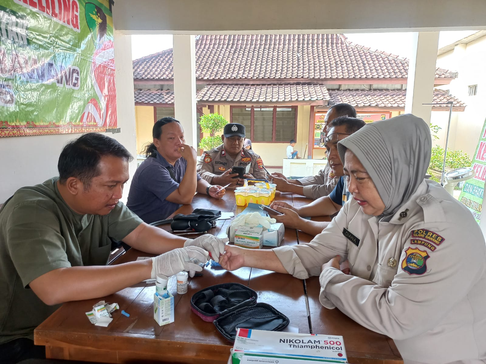 Dokkes Polres Tulang Bawang, Polda Lampung, melaksanakan kegiatan pelayanan kesehatan keliling