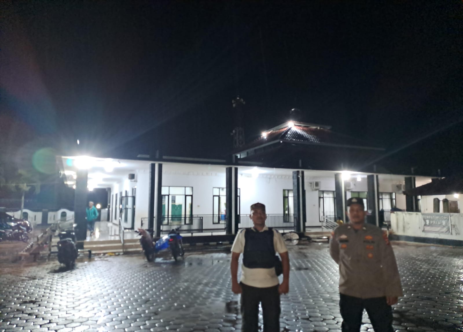 Patroli KRYD, Polsek Pakuan Ratu Lakukan Pengamanan Ibadah Salat Tarawih