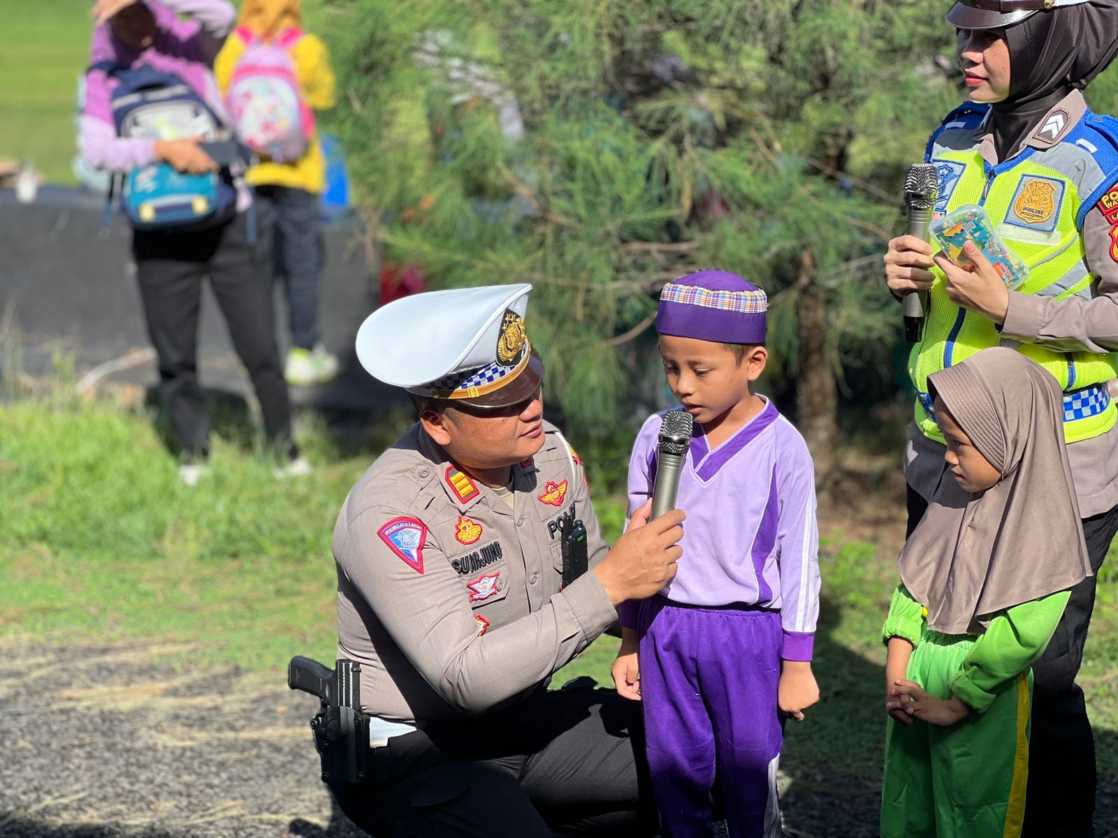 Polisi Sahabat Anak,  Kenalkan Rambu Lalu lintas kepada Ratusan  Anak TK di Way Kanan