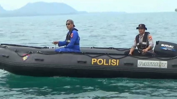 Tim SAR Gabungan Upayakan Pencarian Tubuh Penumpang yang Loncat Dari Kapal Ferry