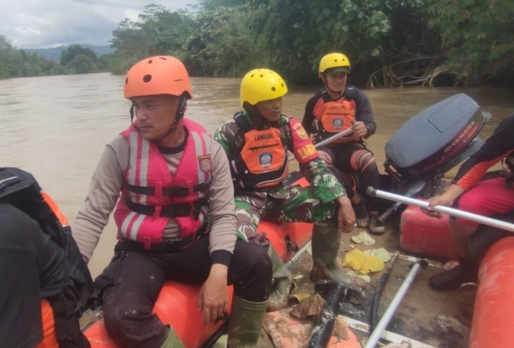 Tim gabungan Polres Lampung Barat dan Tim Sar Terus Lakukan pencarian Korban Hanyut